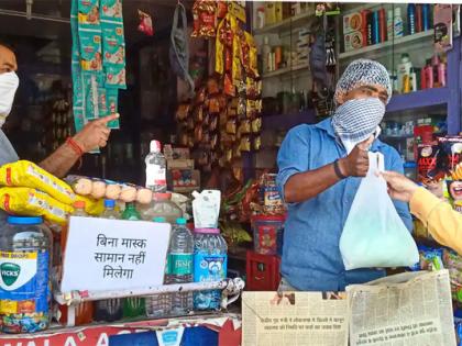 ‘No masks, no groceries; Strict adherence to Carona rules in Solapur | ‘मास्क नाही तर किराणा माल नाही; काेरोना नियमांचे सोलापुरात काटेकोरपणे पालन