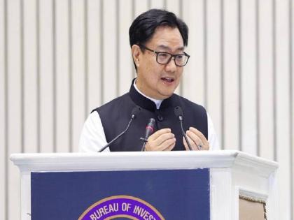 Kiren Rijiju:Law minister Kiren Rijiju says CBI is no more caged parrot | Kiren Rijiju: 'सीबीआय आता 'पिंजऱ्यात बंदिस्त पोपट' राहिलेली नाही', केंद्रीय कायदे मंत्र्यांची प्रतिक्रिया