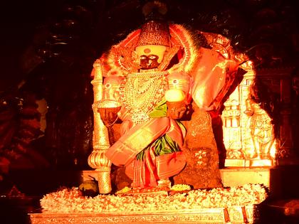 Kirnotsav ceremony of Uttarayan period in Ambabai temple | kirnotsav : सलग दुसऱ्या दिवशी किरणे अंबाबाईच्या चेहऱ्यावर