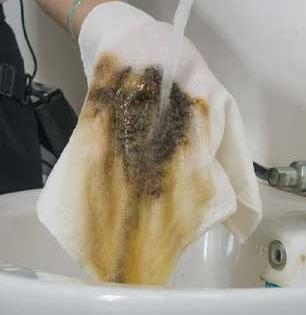 काळेकुट्ट किचन टॉवेल एका धुण्यातही होतील स्वच्छ! गरम पाण्यात मिसळा १ पदार्थ - दिसतील नव्यासारखे...