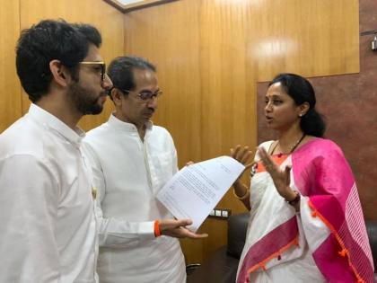 Aditya Thackeray & Supriya Sule requested CM to abolish 'Maha Portal' that provides employment opportunities. | महापोर्टल बंद करुन नवीन पोर्टल सुरु करा; सुप्रिया सुळेंची मुख्यमंत्र्यांकडे मागणी