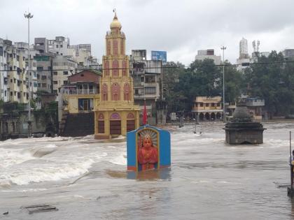 Rise in water level of Godavari | गोदावरीच्या पाणी पातळीत वाढ; दुतोंड्या मारुतीची मुर्ती कमरेपर्यंत बुडाली