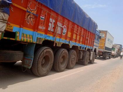 National highway jammed since 18 hours; Bhandara-Nagpur-Lakhni traffic disrupted | राष्ट्रीय महामार्ग १८ तासापासून जाम; भंडारा-नागपूर-लाखनी वाहतूक खोळंबलेली