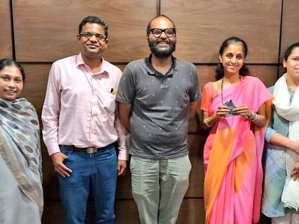 After Sanjay Raut, Kunal Kamra met Supriya Sule, photos viral on twitter | टीक टीक वाजते डोक्यात... संजय राऊतांनंतर कुणाल कामराने घेतली सुप्रिया सुळेंची भेट