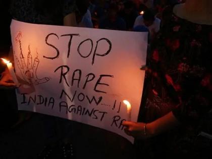 Husband tied up, 35 raped by 35 in jhakhand, police investigate crime | पतीला बांधून ठेवले, जत्रेतून परतणाऱ्या महिलेवर 17 जणांचा बलात्कार