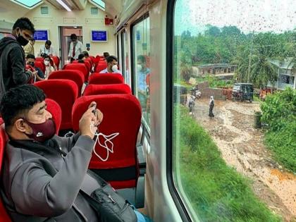 overwhelming response to Vistadome; 3.99 crore revenue in four months to Central Railway, 32 thousand passengers preferred | व्हिस्टाडोमला उदंड प्रतिसाद; मध्य रेल्वेला चार महिन्यांत ३.९९ कोटी उत्पन्न, ३२ हजार प्रवाशांची पसंती