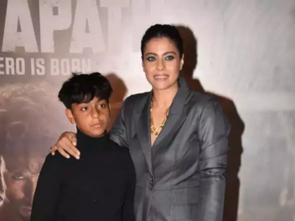 Kajol seen with son Yug at the screening of 'Ganpat', people praised junior Ajay Devgan | 'गणपत'च्या स्क्रीनिंगवेळी लेक युगसोबत दिसली काजोल, लोकांनी ज्युनियर अजय देवगणचं केलं कौतुक