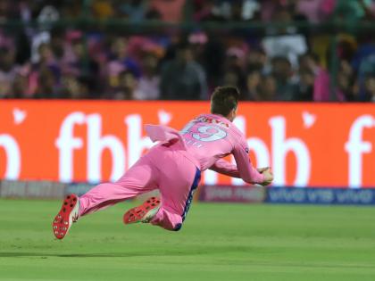 IPL 2019: Steven Smith took the running catch, watch the video | IPL 2019 : स्टीव्हन स्मिथने घेतली रनिंग कॅच, पाहा हा व्हिडीओ