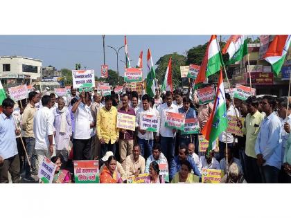 congress chakka jam agitation in Teosa to declare wet drought | तिवस्यात राष्ट्रीय महामार्गावर काँग्रेसचे चक्काजाम आंदोलन; ओला दुष्काळ जाहीर करण्याची मागणी