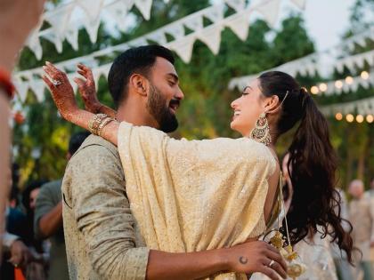 Athiya shetty kl rahul pose in pyjamas and bathrobes on magazine cover after wedding see photo | Athiya Shetty-KL Rahulचं बाथरोबमधलं पहिलं फोटोशूट; चाहते म्हणाले Made for Each Other!