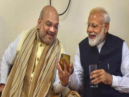 narendra modi amit shah iphonex apple smartphone | पंतप्रधान मोदी, अमित शाह 'या' स्मार्ट फोनचा करतात वापर