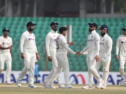 IND vs BAN, 2nd Test : KL Rahul, took a blow to his hand while batting in the nets, Vikram Rathour indicated that the injury wasn't serious, but didn't confirm if the skipper is certain to start the second  | IND vs BAN, 2nd Test : रोहित, नवदीप यांच्यानंतर भारताचा आघाडीचा फलंदाज जखमी; सराव करताना आदळला चेंडू अन्...