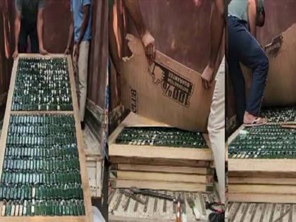 Delhi to Bihar Liquor Smuggling Network busted, 2 gang henchmen arrested | सहा दरवाजे... त्यात फिट्ट केल्या दारूच्या २११२ बाटल्या; तस्करांच्या 'झोल'ची पोलिसांकडून पोलखोल