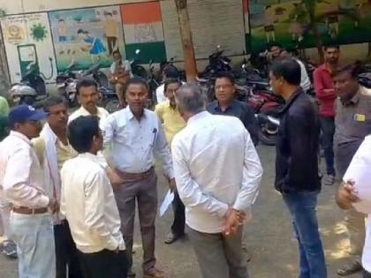 Farmers foiled Nagar Panchayat administration's scheme; Question mark on the conduct of officials, office bearers | शेतकऱ्यांनी उधळला नगरपंचायत प्रशासनाचा डाव; अधिकारी, पदाधिकाऱ्यांच्या कारभारावर प्रश्नचिन्ह