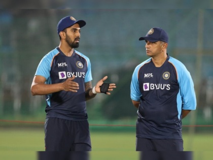 KL Rahul and Axar Patel have been ruled out of the T20i series against West Indies, Ruturaj Gaikwad and Deepak Hooda replaces them in the squad | KL Rahul, IND vs WI T20 Series: मोठी बातमी: लोकेश राहुल, अक्षर पटेल यांची ट्वेंटी-२० मालिकेतून माघार; दोन युवा खेळाडूंचा टीम इंडियानं घेतला आधार
