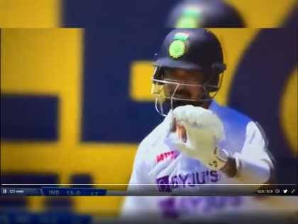 IND vs SA, 2nd Test Live Updates :  Umpire unhappy at KL Rahul for late pull-out against Kagiso Rabada, India's stand-in skipper apologises, Video | IND vs SA, 2nd Test Live Updates : लोकेश राहुलच्या वर्तनावर चिडले मैदानावरील पंच, टीम इंडियाच्या कर्णधाराला मागावी लागली माफी, Video 