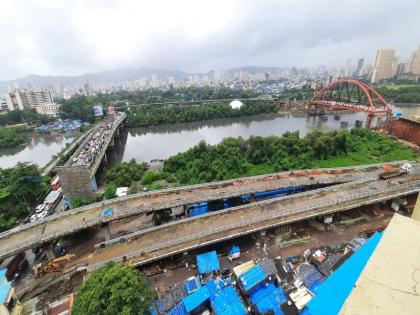 One lane of Kalwa creek bridge will be started by the end of May | कळवा खाडीपुलाची एक लेन मेअखेर होणार सुरू; आयुक्तांनी केली तिसऱ्या पुलाची पाहणी