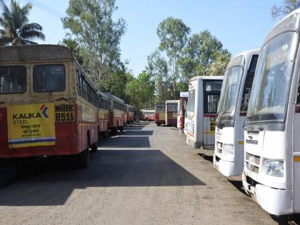 KMT employees call indefinite strike in Kolhapur, bus services stopped | कोल्हापुरात केएमटी कर्मचाऱ्यांनी पुकारला बेमुदत संप, बस सेवा ठप्प