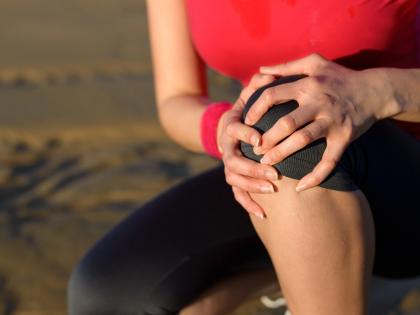 causes symptoms remedies for knee pain | गुडघेदुखी नाही सामान्य असू शकतो 'हा' गंभीर आजार, वेळीच घ्या दक्षता