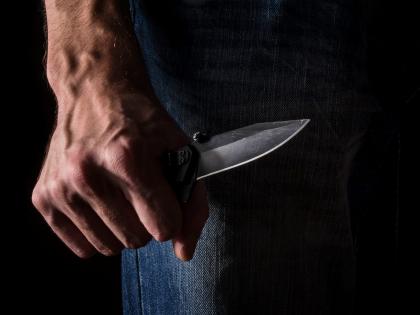 If the girl is disturbed, he said, look, and the accused stabbed him with a knife! | मुलीला त्रास दिला तर बघ असे म्हटले अन् आरोपीने चाकूने सपासप वार केले!