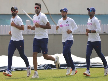 India vs South Africa, 3rd Test: JUST IN: Kuldeep Yadav complained of left shoulder pain he ruled out third test | India vs South Africa, 3rd Test: रांची कसोटीपूर्वी टीम इंडियाचा फिरकीपटू जायबंदी