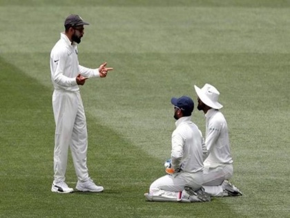 India vs Australia Test : This 'frosty' handshake between Virat Kohli and Tim Paine has got fans talking | IND vs AUS Test : विराट कोहलीचं 'ते' वागणं लोकांना खटकलं; खिलाडूवृत्ती नसल्याची टीका