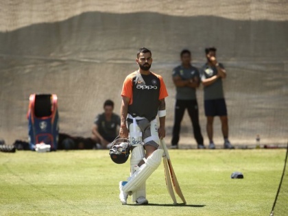 India vs Australis Test : Virat Kohli 8 runs away from major milestone | IND vs AUS Test : तेंडुलकर, द्रविडच्या बरोबरीसाठी विराट कोहलीला हव्यात फक्त 8 धावा