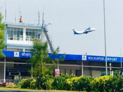 Flight service of a company at Kolhapur airport was suddenly cancelled, Plight of passengers | Kolhapur Airport: अचानक विमान रद्द, प्रवाशांची गोची