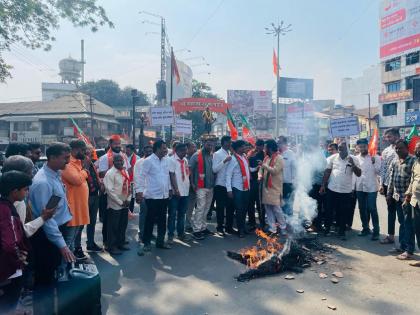 Statement on Chhatrapati Sambhaji Maharaj: Burning effigy of Ajit Pawar by BJP in Kolhapur | छत्रपती संभाजी महाराजांबाबत वक्तव्य: कोल्हापुरात भाजपतर्फे अजित पवारांच्या पुतळ्याचे दहन