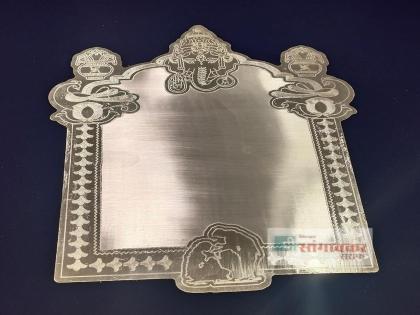 A silver magazine made by a goldsmith in Kolhapur | कोल्हापुरातील सराफ व्यावसायिकाने बनवली चांदीची पत्रिका