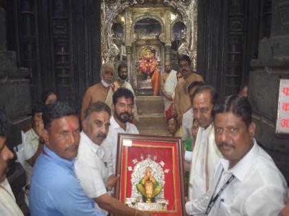 Telangana Chief Minister K. Chandrasekharrao visited Shri Ambabai mandir kolhapur | देशाचं कल्याण होवू दे, तेलंगणाच्या मुख्यमंत्र्यांचे अंबाबाईला साकडे