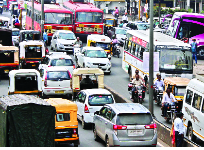 Contamination in Kondama ... Station Road | कोंडमाºयात अडकलाय... स्टेशन रोड