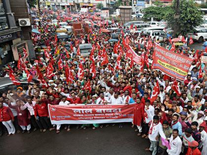 Lal Bawta Construction Trade Workers Association March at Kolhapur District Collectorate | बोनसचा निर्णय १६ ऑक्टोबरपूर्वी घ्या, अन्यथा..; बांधकाम कामगारांचा सरकारला इशारा