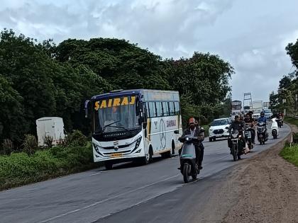 On the Pune-Bengaluru highway between Kagal and Shendri traffic on the highway was disrupted due to rush of local vehicles | महामार्ग विकासाचा की मृत्यूचा?, स्थानिक वाहनांच्या वर्दळीने महामार्गावरील गतीला ब्रेक