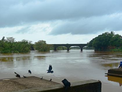 Rainfall in Kolhapur district, water level of rivers decreases | कोल्हापूर जिल्ह्यात पावसाची उघडीप, नद्यांच्या पाणी पातळीत घट