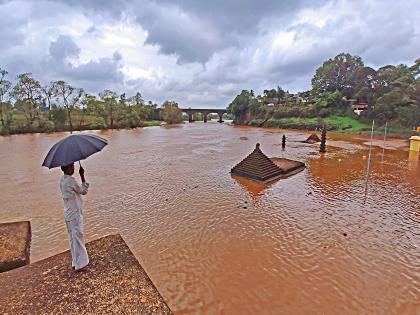 heavy rain in the dam area In Kolhapur district, 9 dams under water | Kolhapur: गगनबावडा, राधानगरीत धुवाधार; धरणक्षेत्रात अतिवृष्टी, ९ बंधारे पाण्याखाली