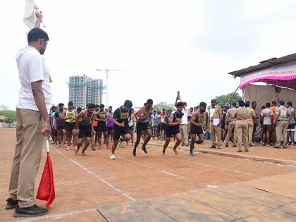 BE, BTech, BEd, Law degree holder in police recruitment queue in Kolhapur | वर्दीचे आकर्षण अन् बेरोजगारी; कोल्हापुरात पोलिस भरतीच्या रांगेत बीई, बीटेक, बीएड, कायद्याचेही पदवीधारक