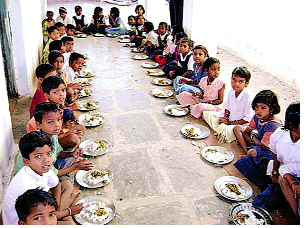 Rural students deprived of nutrition | ग्रामीण विद्यार्थी पोषण आहारापासून वंचित