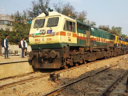 Use of the new platform at Kolhapur railway station has started. Paving the way for the start of long distance railways | कोल्हापूर रेल्वे स्थानकातील नवा प्लॅटफॉर्म सुरू, नव्या रेल्वे सुरू होण्याचा मार्ग मोकळा