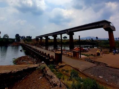 The work of Rajaram Bridge at Bawda in Kolhapur has been stalled for seven years | Kolhapur: उभारले पिलर, पण ठरेना जागेचा दर; सात वर्षांपासून बावड्यातील राजाराम पुलाचे काम रखडले