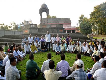 Political leaders will not be allowed to set foot on Shahu mausoleum in kolhapur, warns Shahu lovers | राजकीय नेत्यांना शाहू समाधीस्थळी पाय ठेवू देणार नाही, शाहूप्रेमींचा इशारा