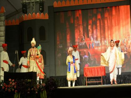 The glorious history of the Tararanis was revealed through a great play at the Royal Dussehra Festival in Kolhapur | महानाट्यातून उलगडला ताराराणींचा जाज्वल्य इतिहास, कोल्हापुरातील शाही दसरा महोत्सवांतर्गत आयोजन