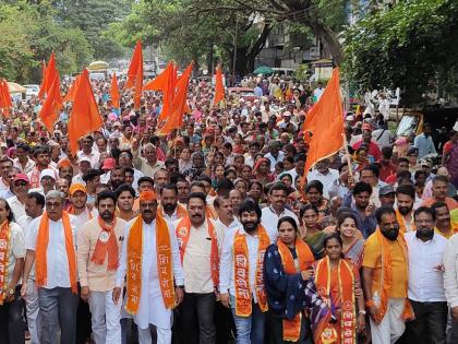 Under the leadership of Shiv Sena, women with ration cards marched to the Kolhapur Collectorate | रेशन आमच्या हक्काचे, नाही कुणाच्या बापाचे; कोल्हापुरात शिवसेनेचा जिल्हाधिकारी कार्यालयावर धडक मोर्चा