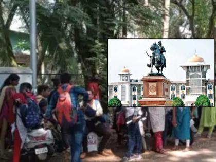 Students boycott the exam in Shivaji University | Kolhapur News: शिवाजी विद्यापीठात विद्यार्थ्यांचा परीक्षेवर बहिष्कार, विद्यार्थी उतरले रस्त्यावर