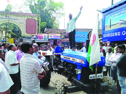 Burn my tractor, but give up to 3400 rupees for the sugarcane | माझा ट्रॅक्टर पेटवा, पण उसाला ३४00 रुपये दर द्या