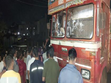 A drunk truck driver hit six bikes in Kolhapur | मद्यधुंद ट्रकचालकाची सहा दुचाकींना धडक, नागरिकांनी पाठलाग करत दिला चोप; कोल्हापुरातील घटना