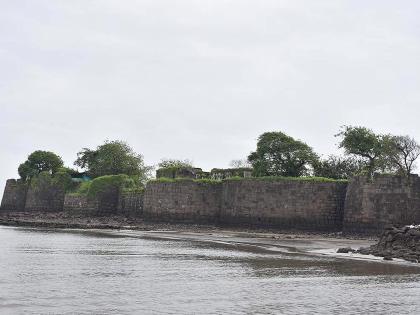 Boat stop movement in the area of Colaba fort adjourned | कुलाबा किल्ला परिसरातील बोट रोको आंदोलन स्थगित