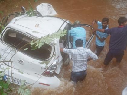 two youths died after their four wheeler fell into a stream due to losing control | चारचाकी वाहनांवरील ताबा सुटल्याने चारचाकी ओढ्यात कोसळून दोन युवकांचा मृत्यू