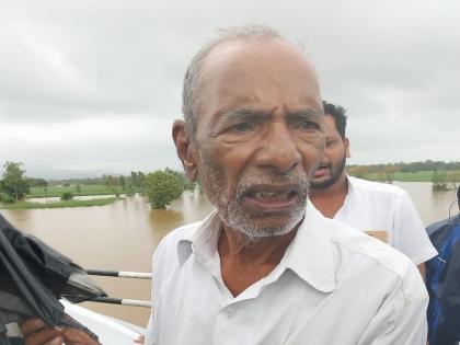 Kolhapur: An old man who jumped into the Vedganga river was stopped, the old man was in trouble with the police | Kolhapur: वेदगंगा नदीत उडी घेणाऱ्या वृद्धाला रोखले, अबोल वृद्धा मुळे पोलिसांसमोर पेच