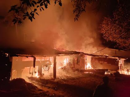 Fire destroys oil mill fabricators factory in Kudnoor damages estimated at Rs 70 lakh | कुदनूरमधील आगीत साॅमिल, ऑईल मिल-फॅब्रिकेटर्स कारखाना खाक, अंदाजे ७० लाखांचे नुकसान